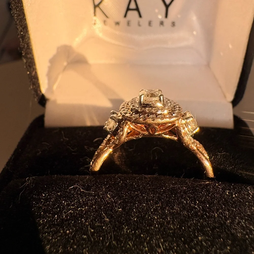 Stunning Diamond Rose Gold engagement Ring - Picture 5 of 9